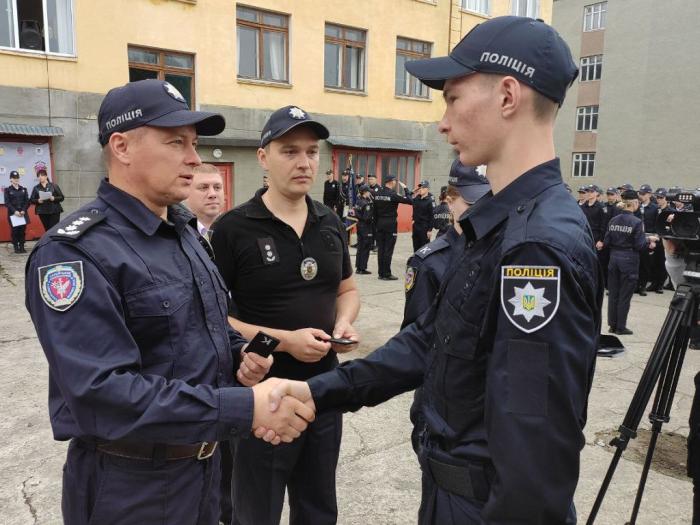 Відбулося урочисте закриття табірного збору та вручення погонів курсантам факультетів № 1 та № 4 ХНУВС