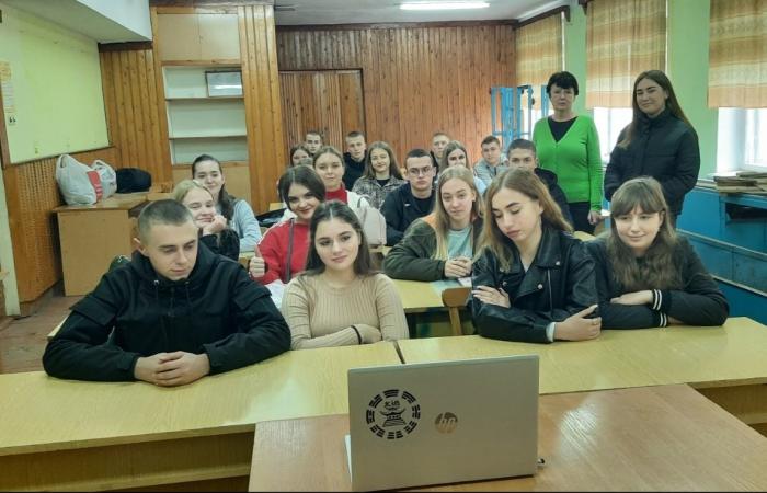 Засідання наукового гуртка кафедри іноземних мов