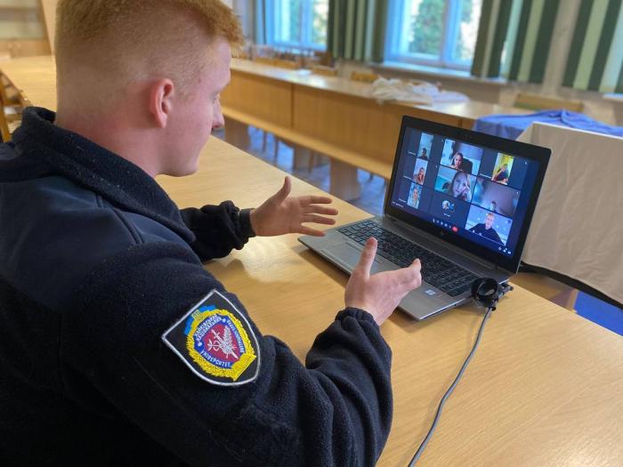 Голова курсантсько-студентського самоврядування ХНУВС прочитав мотиваційну лекцію