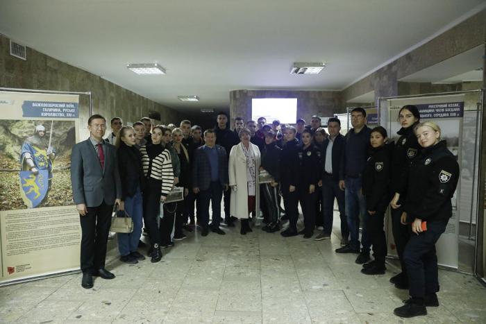 Виставка «Воїни. Історія українського війська» до Дня захисників та захисниць України