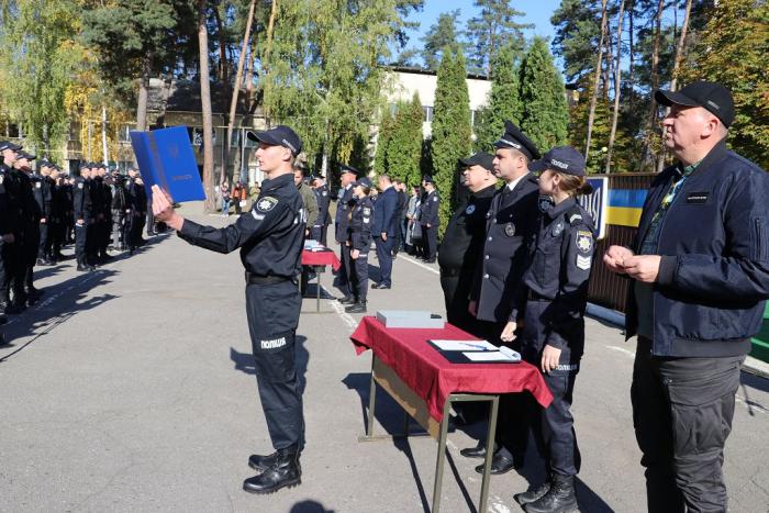 Першокурсники Сумської філії ХНУВС склали Присягу та отримали поліцейські жетони (відео)