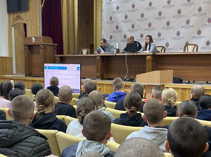 Здобувачів вищої освіти ХНУВС ознайомили з можливостями освітньо-наукового порталу МВС