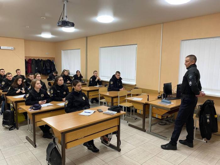 Вивчення іноземної мови із залученням практичних працівників поліції
