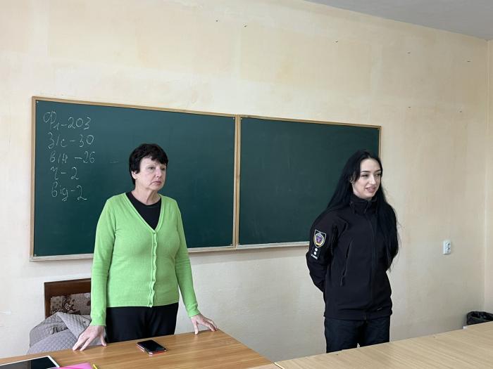 Поєднання теорії та практики – важлива складова бінарних занять