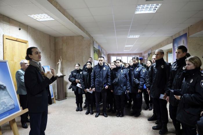 Український скульптор Олексій Леонов презентував виставку своїх робіт курсантсько-студентській молоді (ОНОВЛЕНО. ВІДЕО)