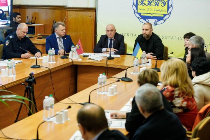 Питання життєдіяльності вишів в умовах воєнного стану обговорювалися під час засідання Ради ректорів Харківського регіону
