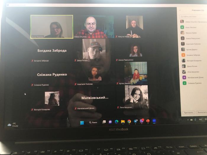 Для студентів Сумської філії ХНУВС проведено бінарне заняття з нотаріусом