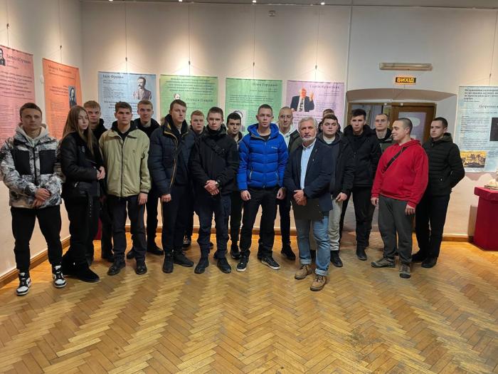 Екскурсія за виставкою «Українські філософи»