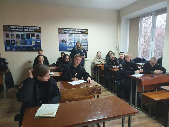 Засідання наукового гуртка, присвячене питанням адміністративно-правового захисту прав дитини в умовах війни