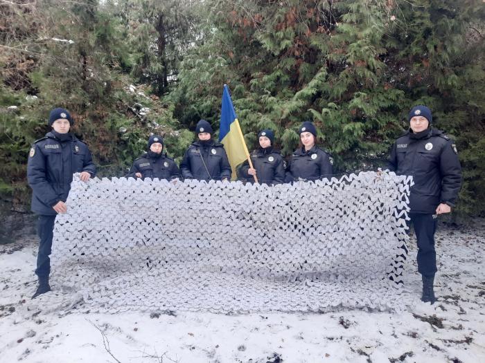 500 квадратних метрів захисних сіток сплели курсанти ХНУВС