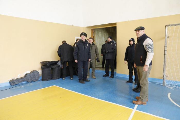 Почесні гості ознайомилися з матеріально-технічною базою ХНУВС