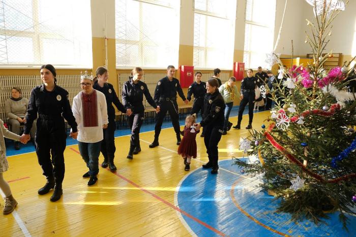 Курсанти університету привітали «сонячних» дітей із зимовими святами