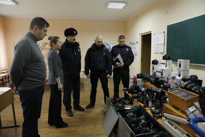 Криміналістичне обладнання від британських криміналістичних підрозділів