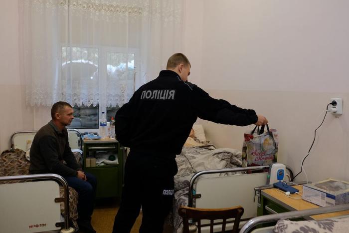 Курсанти відвідали поранених воїнів ЗСУ 