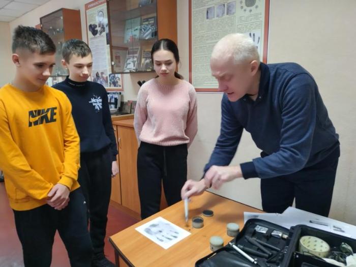 Для старшокласників провели екскурсію криміналістичною лабораторією Сумської філії