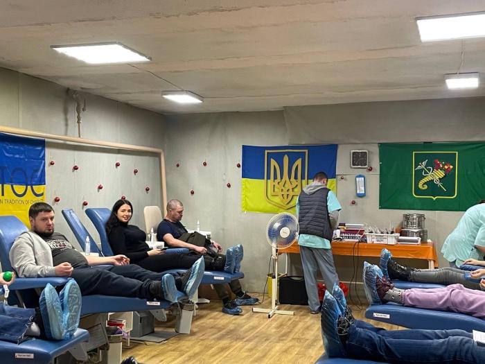Власним прикладом студенти ХНУВС закликають приєднатися усім до донації крові