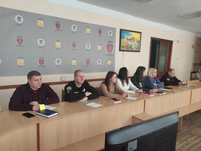 Як допомогти тому, хто пережив травму