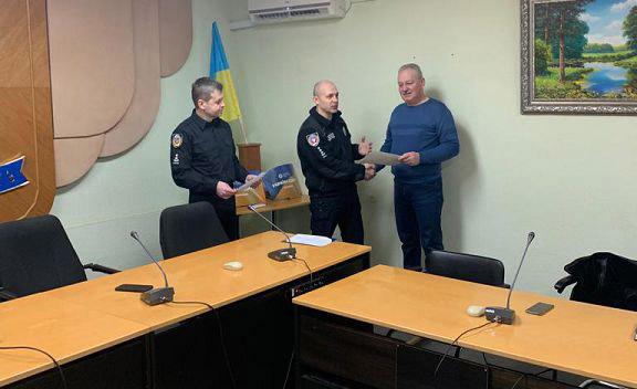 Перший проректор університету Олександр Моргунов вручив Подяки Вченої ради ХНУВС 