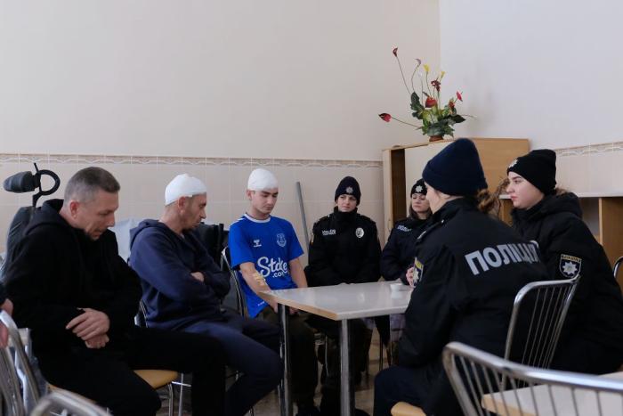 Курсанти факультету №2 відвідали поранених воїнів ЗСУ