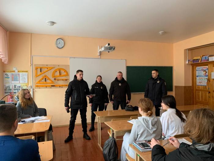 Майбутнім вступникам – про університет