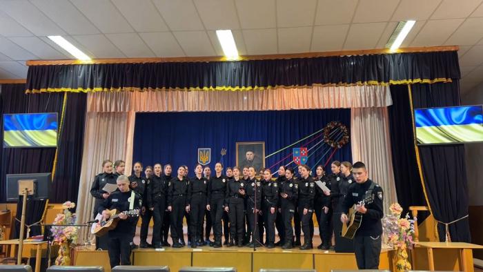 Курсанти університету започаткували флешмоб «Подаруйте пісню бійцям»