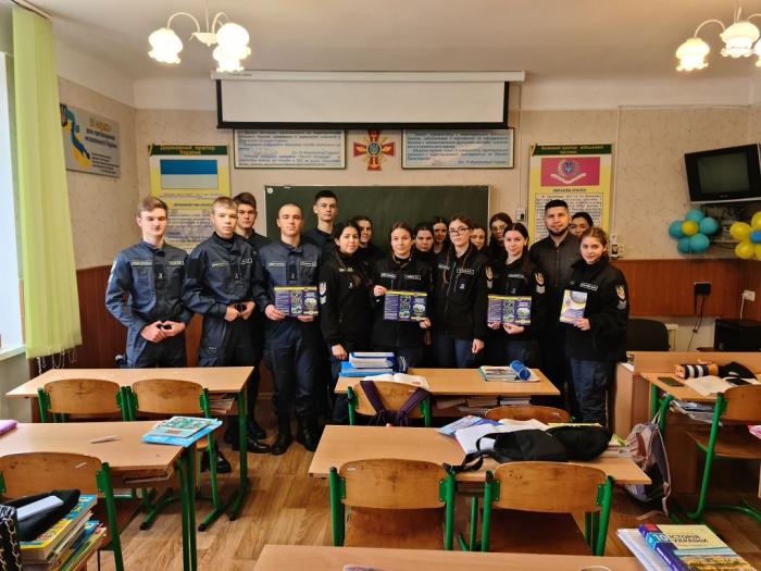 Випускників Луцького ліцею запросили на навчання до ХНУВС