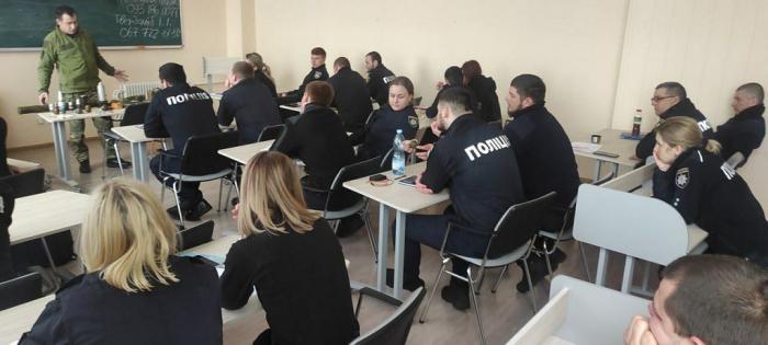 Бінарне заняття для поліцейських з вибухонебезпечних предметів