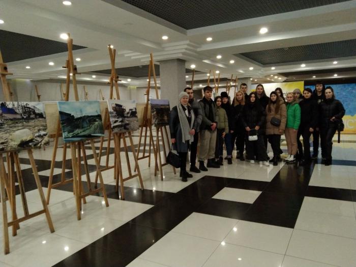 Курсанти Сумської філії відвідали фотовиставки до річниці вторгнення РФ на територію України