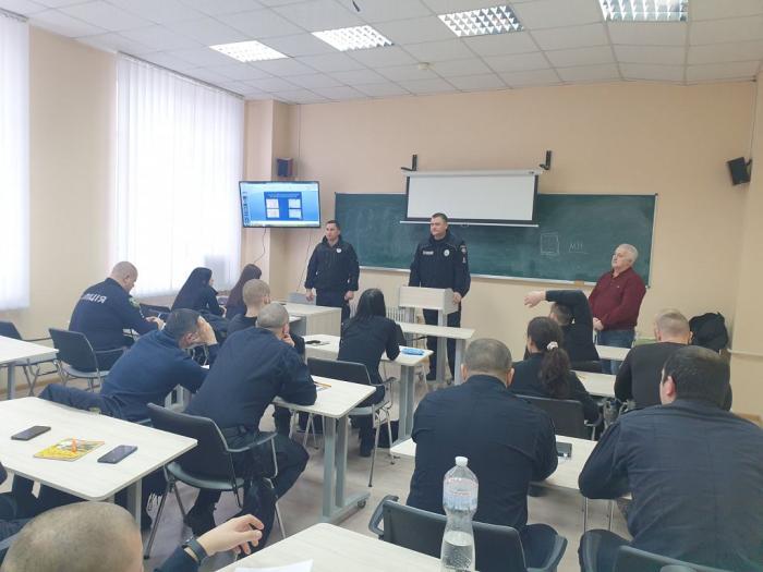 Бінарне заняття для поліцейських патрульної поліції