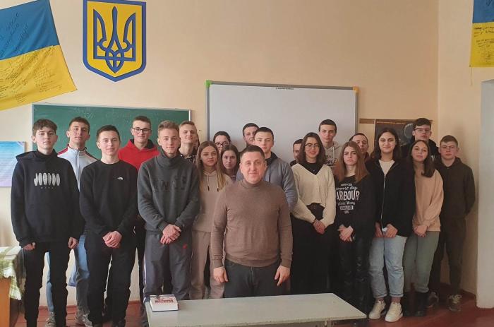 Випускників Станківської школи запросили на начання до ХНУВС