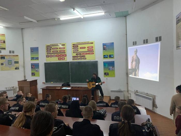 Зустріч курсантів із бардом, митцем та активістом Славком Полятинчуком
