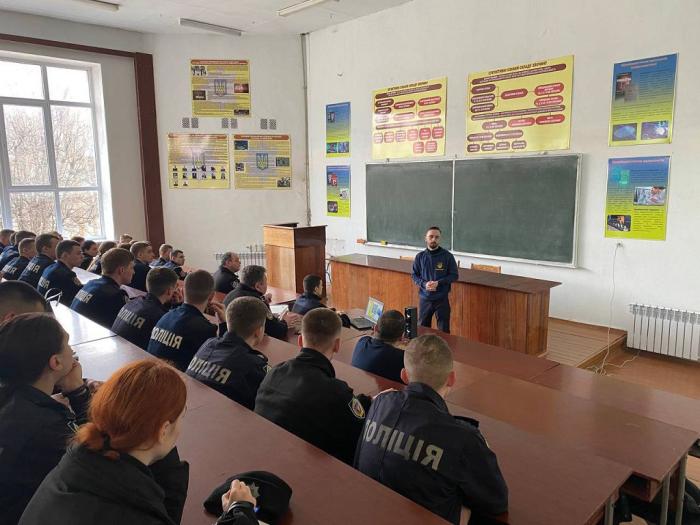 Курсантів ознайомили з роботою чатботу «StopRussia | MRIYA»