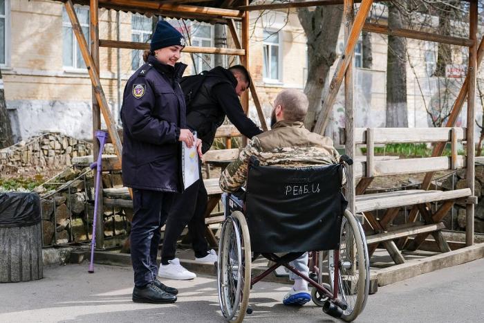 Відвідуємо поранених бійців