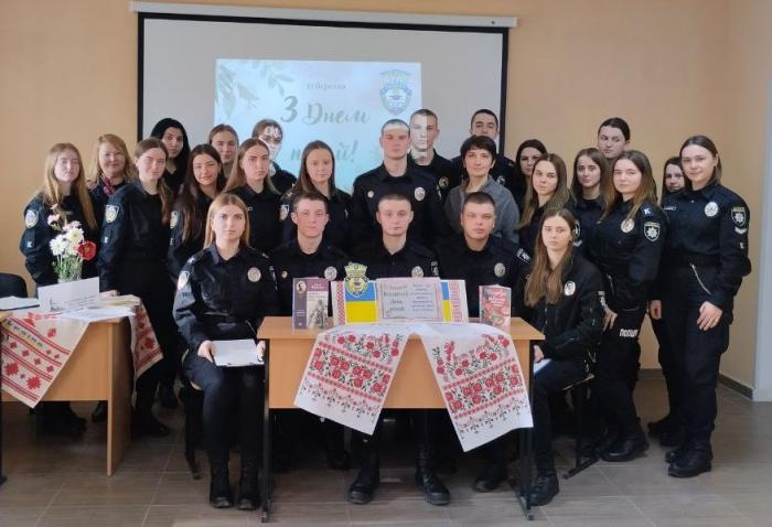 До Дня поезії у Сумській філії відбувся поетичний вечір