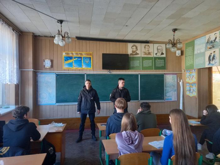Тематичні бесіди зі школярами Вінниччини