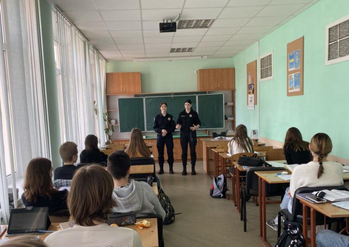 Майбутніх випускників м. Хмельницький запросили на навчання до університету