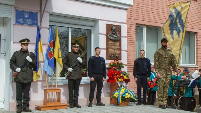Герою України випускнику ХНУВС Віталію Грицаєнку встановлено меморіальну дошку