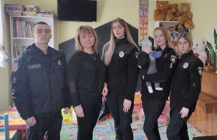 Бінарне заняття у Кризовому центрі для жінок з дітьми, які постраждали від домашнього насильства