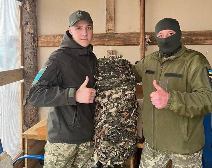 Допомога у виготовленні маскувальних сіток для захисників