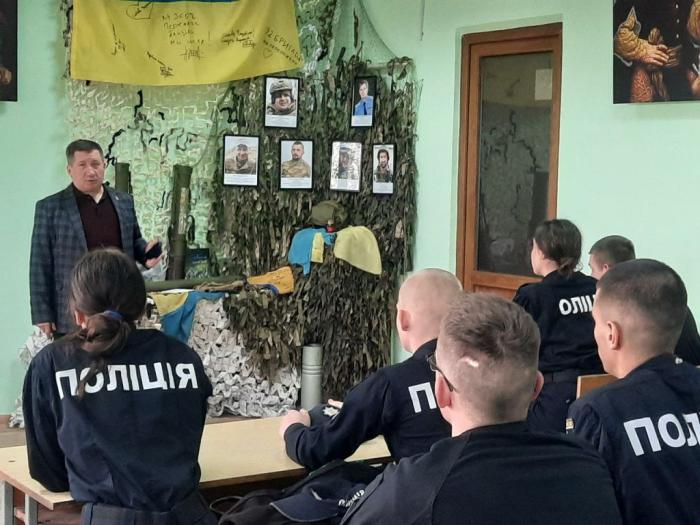 Тривають екскурсії виставкою «Герої козацької України»