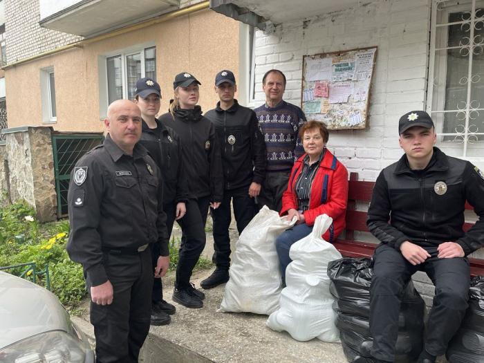 Допомагаємо нашим захисникам