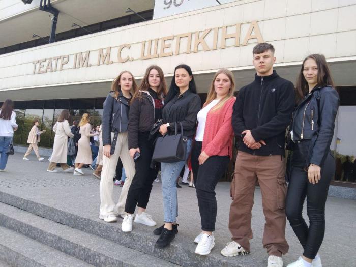 Курсанти відвідують театр