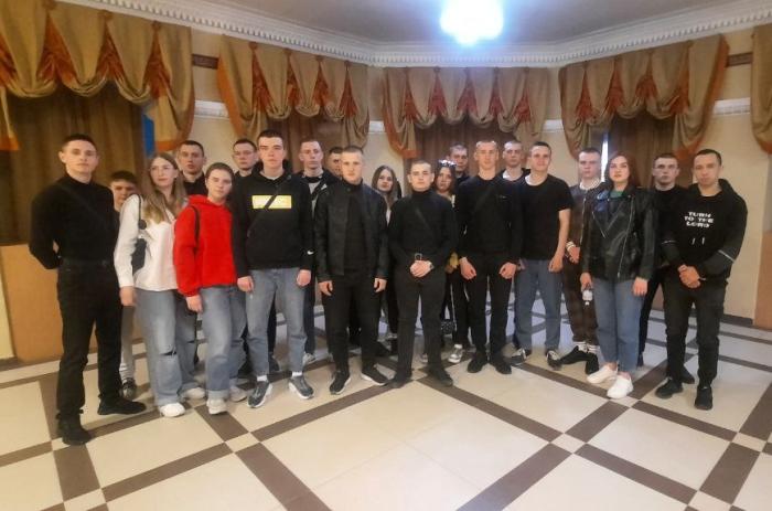 Курсанти університету відвідали театральну виставу «Маруся Чурай»