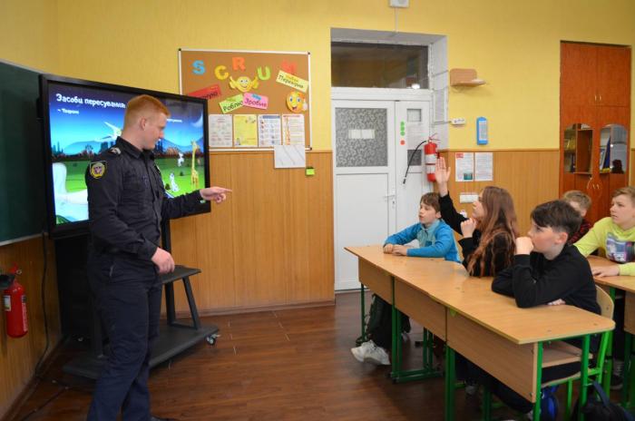 Для учнів «Славутинки» проведено виховний захід з Правил дорожнього руху