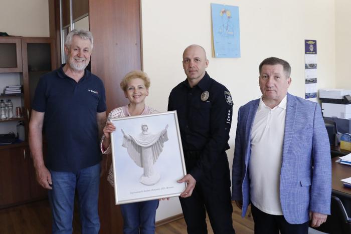 Відбулося закриття виставки «Світочі людства» 