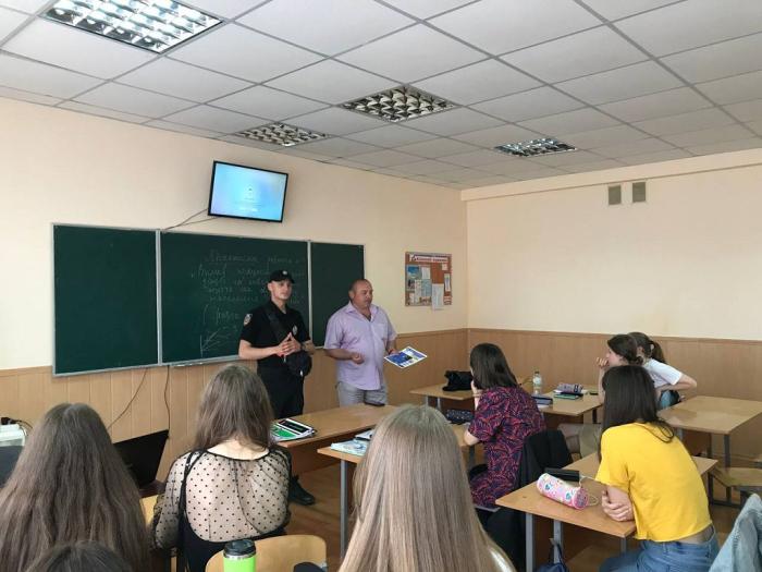 Випускників Вінницького ліцею запросили на навчання до ХНУВС