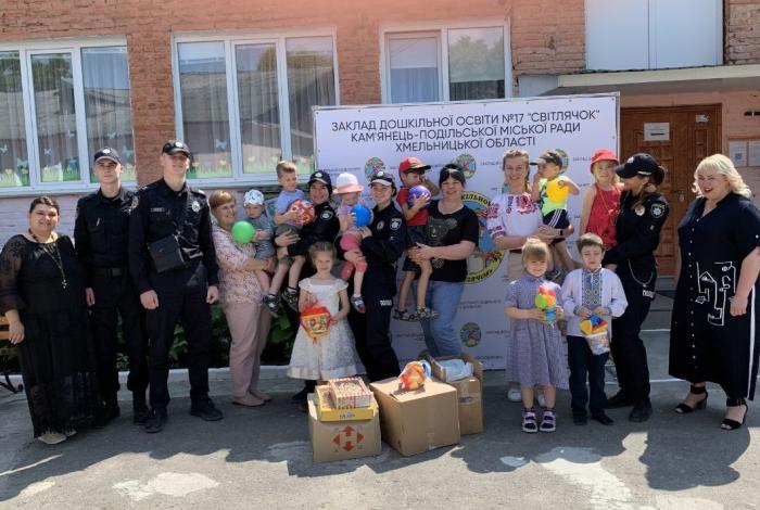 Представники ХНУВС привітали малечу з Днем захисту дітей
