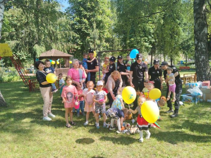 Представники Сумської філії влаштували свято для малечі у Сумському будинку дитини