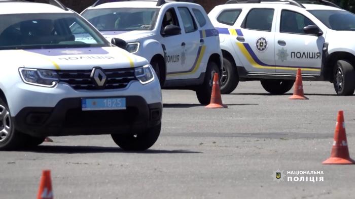 Майбутні поліцейські офіцери громад удосконалюють водійські навички