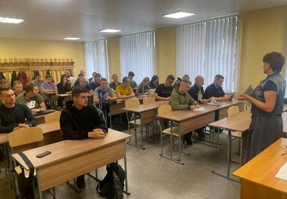 Про університетську освіту слухачам курсів первинної професійної підготовки ХНУВС